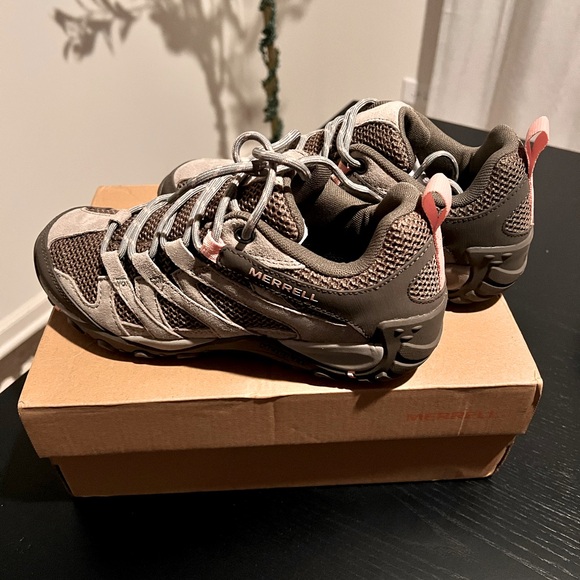 Merrell Shoes - Merrell Women’s Alverstone Hiking Shoe Size 8